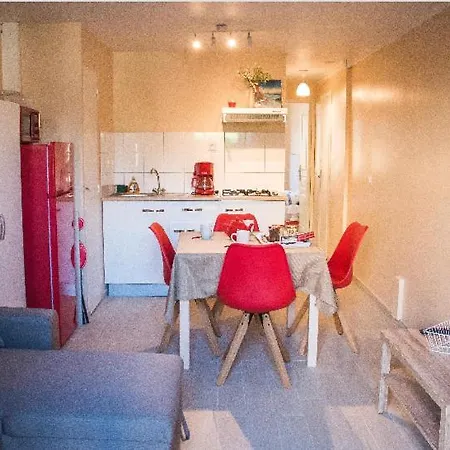 4 Etoiles Dans La Maison Du Bonheur *